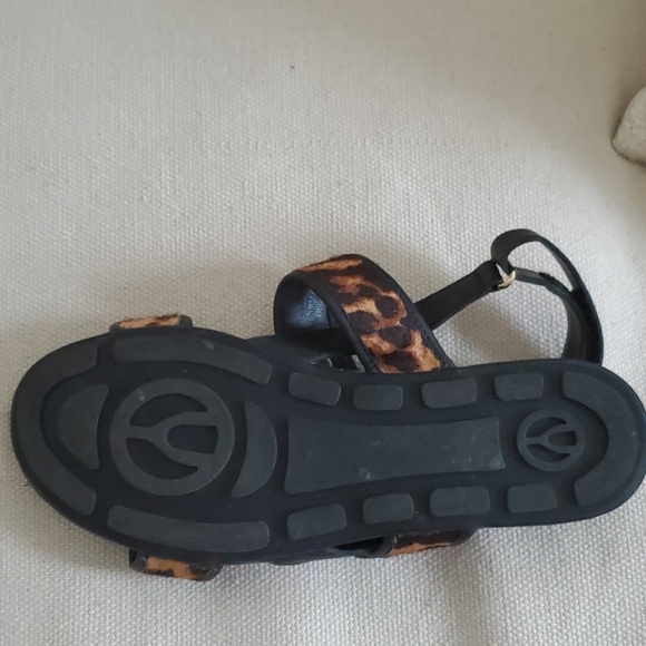 Animal print flat sandal - Picture 2 of 4